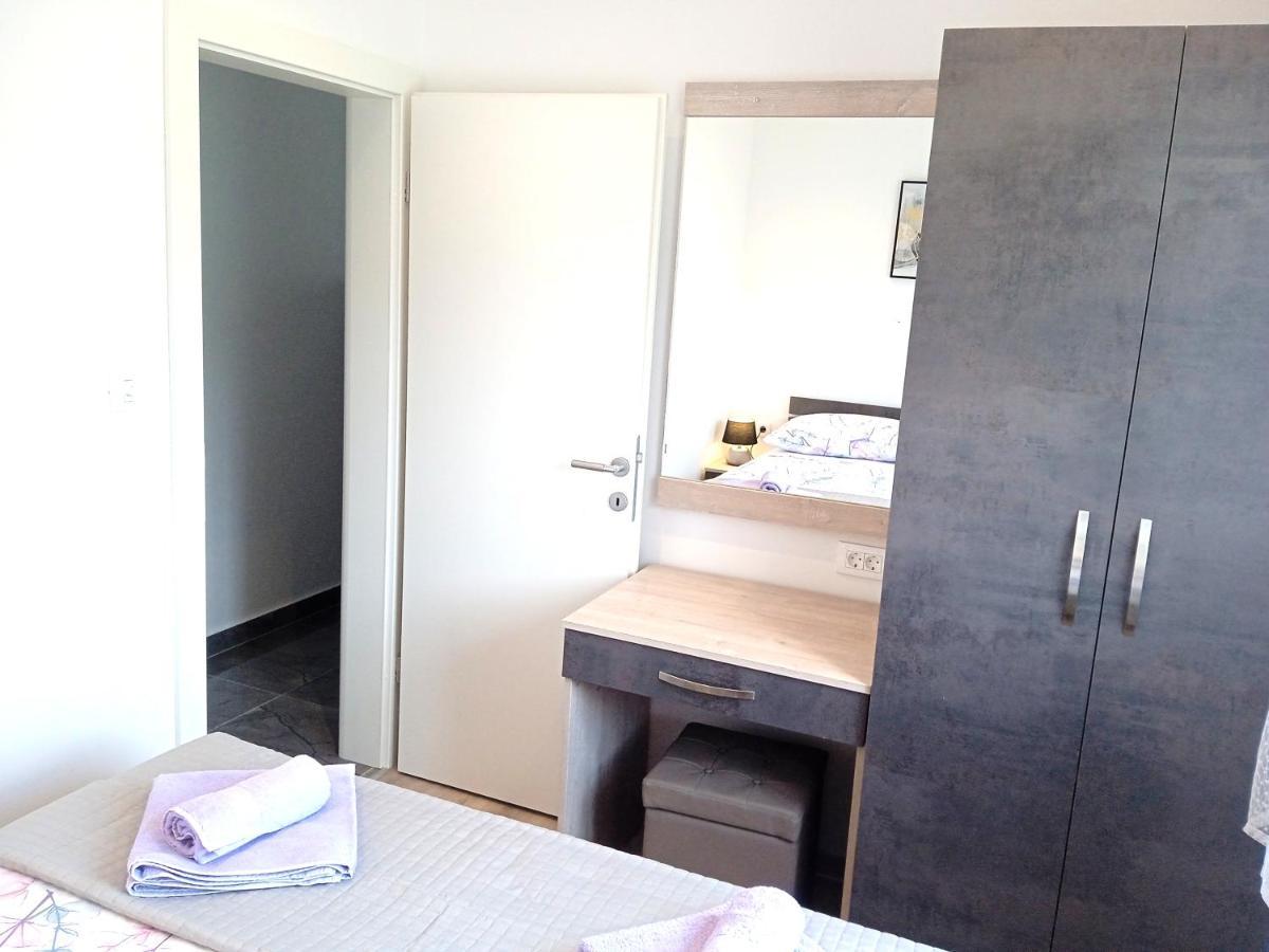 Apartmentt Vinko Bilota Seget Vranjica Exterior photo